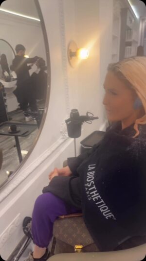 Marie Garet Instagram - Le comeback du blond 👱🏻‍♀️
@jscoiffure_paris 
#le #comeback #du #blond