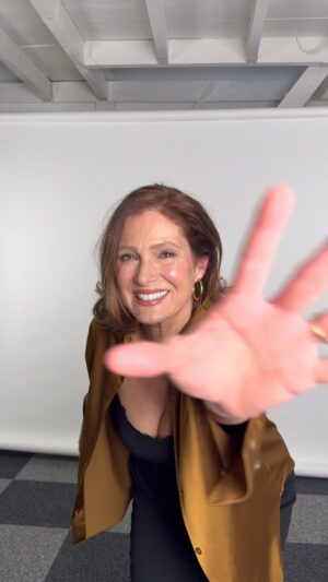 Marie Legault Instagram - Catch the positive energy!

@mb.makeupacademy 
@monicabibalou 
@studio.calembour 
@lisamiquet 
@l.artstudio_hairstyle 
@jnbeauteconseils 

#beauty #modellife #behindthescenes #beautymodel #mannequinfemme #enformeapres50ans #bienvieillir #energiepositive #sourire #glowingskin #glowup #petillante #mannequinseniorfemme #peaumature #beauténaturelle #makeup #photographe#womansfashion #hairstyle #bubblygirl