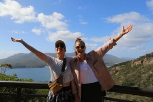 Marie-Lyne Joncas Instagram - Gros trip de chums de femmes! 
Je pensais connaître @evogabo par cœur mais non, je ne savais pas qu’elle allait avoir peur de se faire éventrer par un Kangourou! 
Vivement l’Australie et ses grosses bibittes écœurantes! 
📸 @juliakz1997