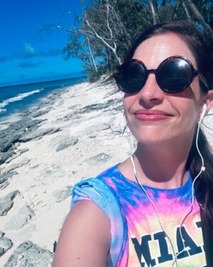 Marie-Lyne Joncas Instagram - Merci @ladyelliotislandecoresort 
T’étais bin blood!
Astheur, Tasmanie!
