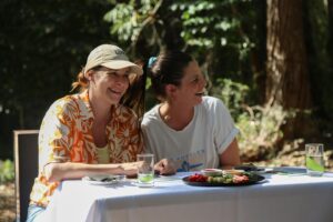 Marie-Lyne Joncas Instagram - Gros trip de chums de femmes! 
Je pensais connaître @evogabo par cœur mais non, je ne savais pas qu’elle allait avoir peur de se faire éventrer par un Kangourou! 
Vivement l’Australie et ses grosses bibittes écœurantes! 
📸 @juliakz1997