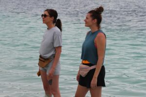 Marie-Lyne Joncas Instagram - Gros trip de chums de femmes! 
Je pensais connaître @evogabo par cœur mais non, je ne savais pas qu’elle allait avoir peur de se faire éventrer par un Kangourou! 
Vivement l’Australie et ses grosses bibittes écœurantes! 
📸 @juliakz1997