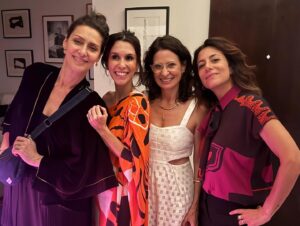 Marina Person Instagram - Não é todo dia que a gente sai numa foto com @neymatogrosso ! Tudo isso pra comemorar a virada de ano da maga de encontros gostosos com as melhores pessoas,  @saraholiveira 🎊🎊🎊
Viva você, Sá!!! Queria que vc fizesse aniversário pelo menos umas três vezes no ano!🤩