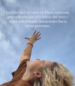 Marina Yers Instagram - He llorado creando este post. 

La verdad es que toda mi adolescencia y parte de mis 20 estuve persiguiendo sueños vacíos, dopamina momentánea, y cosas materiales como si fuese lo más importante. 

Me tuve que dar muy muy buenas hostias en la vida, para darme cuenta de que eso NO estaba NI CERCA de lo que verdaderamente me haría feliz. 

Era un “agujero para conejos”. La fama, el dinero, el estatus, el poder… Todo eso lo es. 

Lo único que me hizo cambiar de verdad, fue Dios. 
Pidiendo mucho a Dios encontré mi lugar en el mundo, un entorno sano, felicidad en las cosas más simples y mucho amor y empatía, allá donde vaya. 

GRACIAS DIOS por liberarme de todas esas cadenas y mostrarme el camino correcto. 

Ahora si soy una persona plena y feliz. De corazón. 

#diosesamor #felicidadtotal #serfeliz #felicidadplena #diosteama #diostehabla #desarrollopersonal #vivirmejor