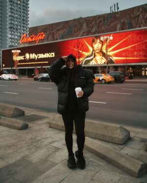 Marina Zhadan Instagram - Когда на фасадах зданий вижу свою музыку, ощущаю невероятный трепет.

Писать песни всегда было моим главным хобби.
Вторым – стали большие концерты и ваши голоса на них. А третьим – гулять по центру любимого города и понимать, что мои «домашние» песни становятся большими благодаря невероятной поддержке слушателей и музыкальных площадок 😍 

Спасибо, Яндекс Музыка @music.yandex ❤️
Сегодня утром я гуляла по Арбату и теперь всё действительно на своих местах 🥹