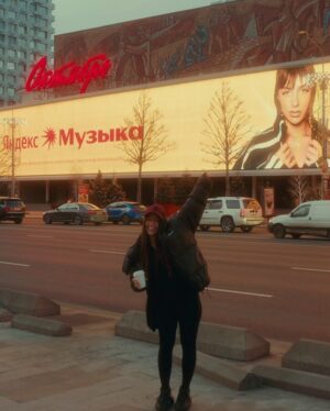 Marina Zhadan Instagram - Когда на фасадах зданий вижу свою музыку, ощущаю невероятный трепет.

Писать песни всегда было моим главным хобби.
Вторым – стали большие концерты и ваши голоса на них. А третьим – гулять по центру любимого города и понимать, что мои «домашние» песни становятся большими благодаря невероятной поддержке слушателей и музыкальных площадок 😍 

Спасибо, Яндекс Музыка @music.yandex ❤️
Сегодня утром я гуляла по Арбату и теперь всё действительно на своих местах 🥹