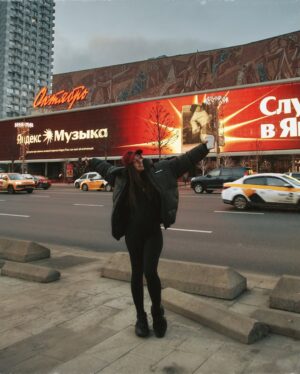 Marina Zhadan Instagram - Когда на фасадах зданий вижу свою музыку, ощущаю невероятный трепет.

Писать песни всегда было моим главным хобби.
Вторым – стали большие концерты и ваши голоса на них. А третьим – гулять по центру любимого города и понимать, что мои «домашние» песни становятся большими благодаря невероятной поддержке слушателей и музыкальных площадок 😍 

Спасибо, Яндекс Музыка @music.yandex ❤️
Сегодня утром я гуляла по Арбату и теперь всё действительно на своих местах 🥹