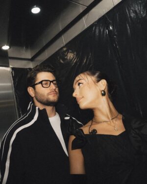 Marina Zhadan Instagram - Каждое Big Love Show было особенным, но это особеннее предыдущих🫰🏽
Мой любимый дуэт @bilanofficial 🖤
Моя любимая новая песня и её большая премьера на сцене🤍
Моя любимая, плачущая от счастья и волнения @a_mikhaylova 🥹
Спасибо, @loveradioofficial за этот прекрасный вечер❤️