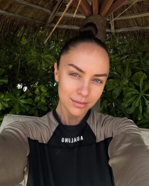 Marina Zhadan Instagram - Проживать список своих желаний🖇️🫰🏽