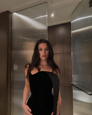 Marisa Abela Instagram - “It’s Mugler” … 💀