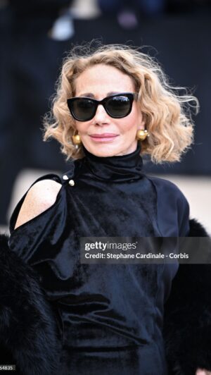 Marisa Berenson Instagram - At @schiaparelli ✨ @carlabruniofficial @faridakhelfa 
Hair and makeup @massimoserini.official 
#marisaberenson #schiaparelli #parishautecouture