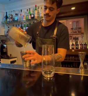 Marisa Cruz Instagram - Ontem, sábado à noite, decidi escolher a melhor companhia para jantar e entregar-me numa noite completamente 100 Maneiras 💥❤️
Deixo-vos aqui uma sugestão , jantar no @bistro100maneiras, deixar nas mãos do chef @eugeniumusteata a escolha do que vão experimentar e deixem-se levar numa experiência gastronómica memorável num ambiente sublime de um bom gosto incrível 👏🏻
Agradeçam-me depois 😘

O próximo já está marcado e será no @carnal.gastrobar 🔥🔥🔥🔥🔥