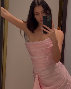 Mariya Akhmetzyanova Instagram - Если бы сказали, что можно выбрать одно платье,на всю жизнь . Я бы выбрала его . 
#rasario