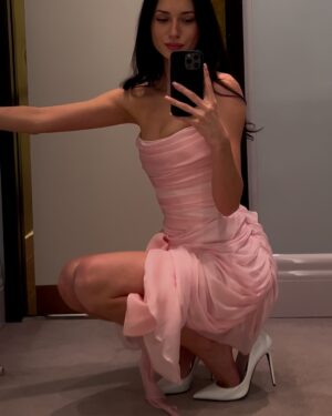 Mariya Akhmetzyanova Instagram - Если бы сказали, что можно выбрать одно платье,на всю жизнь . Я бы выбрала его . 
#rasario