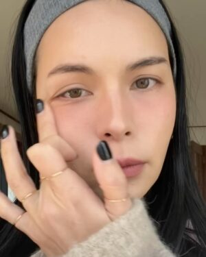 Mary Sara Instagram - 最近は、ピラティス行く時も
ちゃんとメイクしてる🪽

そしてSKIMSのコットンリブシリーズがお気に入り
