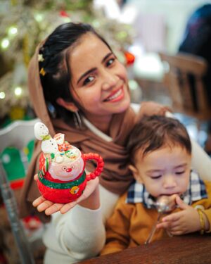 Mashura Basheer Instagram - Happy Christmas To All🎅❄️ 🥳

Click - @basheer_bashi 🥸

#happychristmas #bangkok #thailand #bstorycafe #ebranbasheer #basheerbashi