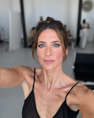 Matilde Breyner Instagram - “Eu cuido-me, eu trato-me bem, eu gosto de mim.” 
As que deviam ter vindo parar ao feed em 2024 mas não chegaram a ver a luz do dia. Depois do meu último post decidi arrancar 2025 com uma ego trip, até porque o ano passado não houve muito tempo para isso. Nem para me arranjar, nem para puxar as pessoas para cima. 
Fica aqui o registo das poucas vezes em que o fiz.