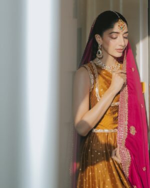 Mawra Hocane Instagram - Literally turned my imagination into a reality for my mehndi ✨ @zakia_rukia_salon ✨ 🥲

P.S let’s see if you can find Ameer’s name in my henna so so beautifully done by @thehennagirl 

outfit of my dreams @manishmalhotra05 🤍

captured exquisitely by @saraidrees_