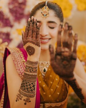 Mawra Hocane Instagram - Literally turned my imagination into a reality for my mehndi ✨ @zakia_rukia_salon ✨ 🥲

P.S let’s see if you can find Ameer’s name in my henna so so beautifully done by @thehennagirl 

outfit of my dreams @manishmalhotra05 🤍

captured exquisitely by @saraidrees_