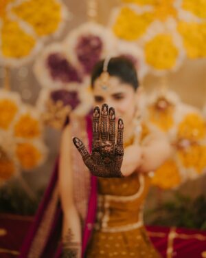 Mawra Hocane Instagram - Literally turned my imagination into a reality for my mehndi ✨ @zakia_rukia_salon ✨ 🥲

P.S let’s see if you can find Ameer’s name in my henna so so beautifully done by @thehennagirl 

outfit of my dreams @manishmalhotra05 🤍

captured exquisitely by @saraidrees_