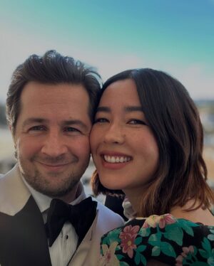Maya Erskine Instagram - I always feel like the middle school version of myself at these things but thank you to these gals and my love for helping me feel like a million bucks ❤️🩷 
Dress @chloe !!
Stylist @thegriceisright 
Makeup @emilychengmakeup 
Hair @barbdoeshair 
Nails @thuybnguyen