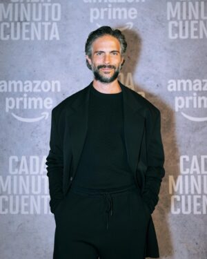 Maya Zapata Instagram - Alfombra roja de la premiere de 'Cada Minuto Cuenta' con Osvaldo Benavides (@osvaldobenavides) y Maya Zapata (@lamzapata), los protagonistas de esta carta de amor dedicada a los mexicanos llevada a la pantalla. 🇲🇽👏

¡Todos los capítulos de la serie ya se encuentran disponibles, solo por #PrimeVideo! 📺

#OsvaldoBenavides
#MayaZapata
#CadaMinutoCuenta
@primevideomx 
#TalentoTOR