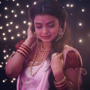 Mayuri Deshmukh Instagram - Paro 🤍...This one's for our creative director @muskan_bajaj02081987... Thank you for always envisioning exceptional looks for Malini...Your  creative eye and penchant for the finer details has made many memorable elegant looks possible... BIGGGG HUG🤗💓

Pictures : @shaileshkadam434343
Hair @gomagawli
Make up @make_ydileep116