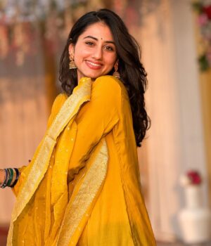 Mazel Vyas Instagram - Surajmukhi 🌻 
.
.
.
#ootd #happiness #itwasallyellow #traditional