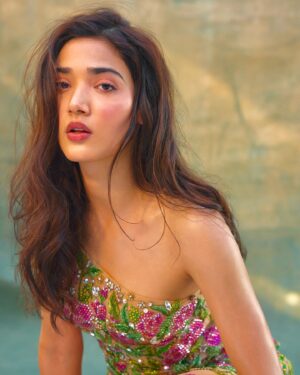 Medha Shankar Instagram - Flower nahi.... Fire hai main🙂‍↔️
.
.
.
.
Photographer @tejasnerurkarr 
Styled by @mohitrai with @shubhi.Kumar @chintan_shah08
Hair @reshammordani
Makeup @makeupwali