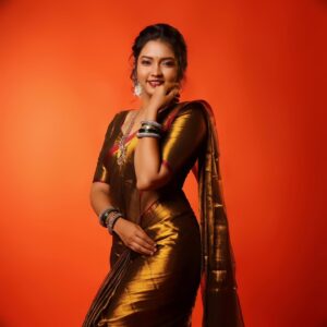 Meera Joshi Instagram - Not just attire, but an emotion...
...
Saree: @the.kathaa
.....
Blouse: @amna_fashion__designer
....
Shot by: @vishwasgonsalves 
...
Make up hair: @___shraddha__pawar___ 
...
Location: @studio__1965 
...
Jewellery: @dhanashree_art_jewels
....
#saree #sareelove #sareelovers #gold #cottonsaree #hairstyle #woman #curvy #curves #curvygirl #sareedraping #sarees #wethair #southindianfashion #southindiansaree #meerajoshi #southindianbride #bodygoals #pose #poses #indianwear #sarı #sareefashion #southindianjewellery