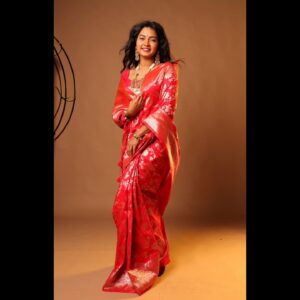 Meera Joshi Instagram - A saree by @veechi_by_shweta 
...
Photographer: @vishwasgonsalves 
....
Jewellery: @mehtajewellersmumbai 
...
Hair: @seraphy.in
...
Makeup: @meerajoshi_
.....
Location: @studio__1965
......
Special thanks: @modydevang
...
#meerajoshi #red #redsaree #bridalsarees #bridaljewellery #jewelry #jewellery #jhumkas #jhumkis #hairstyle #hairstyles #bride #bridemakeup #bridalwear #saree #sareelove #sareefashion #bridalsarees #makeup #indianculture #bridesofindia #indianbride