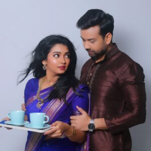 Meera Joshi Instagram - Have you watched our kande pohe song yet?
....
Title - Hur Hur
Singer - Apurva Naniwadekar - Abhimanyu Karlekar
Music - Abhimanyu Karlekar
Lyrics - Sagar Babanagar
Label - Suman Music
Marketing & Distribution - Chetan Garud Productions
Starring - Meera Joshi - Manish Sharma
Directed By - Durgesh Nitin Harawade
Assistant Director - Vishal Vashishth, Ritanshu Koli, Avdhoot Mali, Amisha Khedekar
Cinematographer - Nagesh Nikharge
Art Department - Vishal Vashishth, Ritanshu Koli, Amisha Khedekar, Shraddha Pawar, Sunil Pawar
Hair & Makeup - Shraddha Pawar
Production Team - Sunil Pawar
Edited By - Durgesh Nitin Harawade
Producer: Krishna Sakhee Productions 

#meerajoshi #newsong #marathisong #marathisongs #romantic #romantik #loveisintheair #lovesongs #lovesong #lovesongs❤️ #promo #teaser #outnow #krishnasakheeproductions #sumanmusic #song #songs #marathiactress #marathiactors #marathi #marathistatus #marathimulgi #marathiculture #kandepohe #marriage #dream #dreamer #tea #teatime #tealover