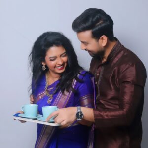 Meera Joshi Instagram - Have you watched our kande pohe song yet?
....
Title - Hur Hur
Singer - Apurva Naniwadekar - Abhimanyu Karlekar
Music - Abhimanyu Karlekar
Lyrics - Sagar Babanagar
Label - Suman Music
Marketing & Distribution - Chetan Garud Productions
Starring - Meera Joshi - Manish Sharma
Directed By - Durgesh Nitin Harawade
Assistant Director - Vishal Vashishth, Ritanshu Koli, Avdhoot Mali, Amisha Khedekar
Cinematographer - Nagesh Nikharge
Art Department - Vishal Vashishth, Ritanshu Koli, Amisha Khedekar, Shraddha Pawar, Sunil Pawar
Hair & Makeup - Shraddha Pawar
Production Team - Sunil Pawar
Edited By - Durgesh Nitin Harawade
Producer: Krishna Sakhee Productions 

#meerajoshi #newsong #marathisong #marathisongs #romantic #romantik #loveisintheair #lovesongs #lovesong #lovesongs❤️ #promo #teaser #outnow #krishnasakheeproductions #sumanmusic #song #songs #marathiactress #marathiactors #marathi #marathistatus #marathimulgi #marathiculture #kandepohe #marriage #dream #dreamer #tea #teatime #tealover