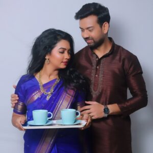 Meera Joshi Instagram - Have you watched our kande pohe song yet?
....
Title - Hur Hur
Singer - Apurva Naniwadekar - Abhimanyu Karlekar
Music - Abhimanyu Karlekar
Lyrics - Sagar Babanagar
Label - Suman Music
Marketing & Distribution - Chetan Garud Productions
Starring - Meera Joshi - Manish Sharma
Directed By - Durgesh Nitin Harawade
Assistant Director - Vishal Vashishth, Ritanshu Koli, Avdhoot Mali, Amisha Khedekar
Cinematographer - Nagesh Nikharge
Art Department - Vishal Vashishth, Ritanshu Koli, Amisha Khedekar, Shraddha Pawar, Sunil Pawar
Hair & Makeup - Shraddha Pawar
Production Team - Sunil Pawar
Edited By - Durgesh Nitin Harawade
Producer: Krishna Sakhee Productions 

#meerajoshi #newsong #marathisong #marathisongs #romantic #romantik #loveisintheair #lovesongs #lovesong #lovesongs❤️ #promo #teaser #outnow #krishnasakheeproductions #sumanmusic #song #songs #marathiactress #marathiactors #marathi #marathistatus #marathimulgi #marathiculture #kandepohe #marriage #dream #dreamer #tea #teatime #tealover