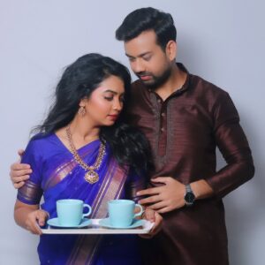 Meera Joshi Instagram - Have you watched our kande pohe song yet?
....
Title - Hur Hur
Singer - Apurva Naniwadekar - Abhimanyu Karlekar
Music - Abhimanyu Karlekar
Lyrics - Sagar Babanagar
Label - Suman Music
Marketing & Distribution - Chetan Garud Productions
Starring - Meera Joshi - Manish Sharma
Directed By - Durgesh Nitin Harawade
Assistant Director - Vishal Vashishth, Ritanshu Koli, Avdhoot Mali, Amisha Khedekar
Cinematographer - Nagesh Nikharge
Art Department - Vishal Vashishth, Ritanshu Koli, Amisha Khedekar, Shraddha Pawar, Sunil Pawar
Hair & Makeup - Shraddha Pawar
Production Team - Sunil Pawar
Edited By - Durgesh Nitin Harawade
Producer: Krishna Sakhee Productions 

#meerajoshi #newsong #marathisong #marathisongs #romantic #romantik #loveisintheair #lovesongs #lovesong #lovesongs❤️ #promo #teaser #outnow #krishnasakheeproductions #sumanmusic #song #songs #marathiactress #marathiactors #marathi #marathistatus #marathimulgi #marathiculture #kandepohe #marriage #dream #dreamer #tea #teatime #tealover