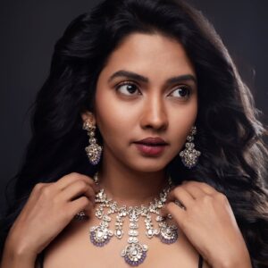 Meera Joshi Instagram - Jewellery shoot for @mehtajewellersmumbai
...
Photographer: @vishwasgonsalves 
...
Hair: @seraphy.in
...
Makeup: @meerajoshi_
.....
Location: @studio__1965
......
Special thanks: @modydevang
...
#meerajoshi #black #blackdress #bridalgown #bridaljewellery #jewelry #jewellery #jhumkas #jhumkis #hairstyle #hairstyles #bride #bridemakeup #bridalwear #gown #gowns #partygown #bridalsarees #makeup #diamonds #diamond #diamondnecklace #diamondjewelry