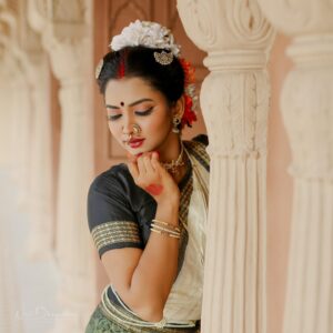 Meera Joshi Instagram - 🤍
...
Location: @setsinthecity.in
...
Photographer: @weddingsbyneil
....
....
 #bharatnatyam #bharatanatyam #classicaldance #classical #bharatnatyamdance #dance #dancer #bharatnatyamposes #indiandress #indiandance #setsinthecity #meerajoshi #hairstyle #dancecostumes #marathiactress #marathiactors #actress #actresses #white #southindiajewels #southindianfashion
#southindianactress #southactress