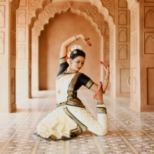 Meera Joshi Instagram - 🤍
...
Location: @setsinthecity.in
...
Photographer: @weddingsbyneil
....
....
 #bharatnatyam #bharatanatyam #classicaldance #classical #bharatnatyamdance #dance #dancer #bharatnatyamposes #indiandress #indiandance #setsinthecity #meerajoshi #hairstyle #dancecostumes #marathiactress #marathiactors #actress #actresses #white #southindiajewels #southindianfashion
#southindianactress #southactress