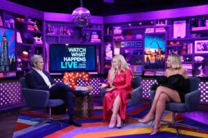 Megan Hilty Instagram - Had too much fun at the clubhouse tonight with @bravoandy & my new best friend @daisykelliher87 (I’m obsessed with her and am not-so-secretly trying to get a job as her 2nd stew on her next super yacht!) What made it even better was having my fellow @bravowwhl fans and @deathbecomesher  buddies @sariri15 & @mikey_graceffa there as the world’s most fabulous bartenders! Did you watch? And what was the dinking game word?! Photos: Charlie Sykes  H/MU: #BruceWaynemua