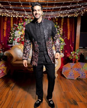 Megha Chakraborty Instagram - “A night of toasts, twirls, and timeless memories! 🍸✨

From soulful conversations to crazy dance moves, our cocktail night was nothing short of magical. Grateful for the love, the laughter, and the people who made it unforgettable! ❤️🥂

Captured by : @focusweddingphotographers 
Sahil’s outfit : @kalpraag @ayushiguptajain 
Megha’s outfit : @neerusindia 
Megha’s jewellery: @omsons_bridal_store 
MUA: @nehaadhvikmahajan 
Hair: @makeupbyamnahaq 

#ShakenNotStirred #SahilMeghaDiaries #OneForTheBooks #Mehil