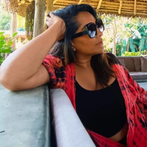 Meghna Naidu Instagram - Pause... Reflect... Pause... Go...

Mashup by - @jonitamusic
Uffffffffff I love your voice 

#srilankatravel #srilankatrip #meghnanaidu #unawatuna #hilltopvilla #unawatunabeach #beachmeup #onelifeliveit #lovealways