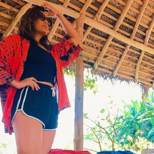 Meghna Naidu Instagram - Pause... Reflect... Pause... Go...

Mashup by - @jonitamusic
Uffffffffff I love your voice 

#srilankatravel #srilankatrip #meghnanaidu #unawatuna #hilltopvilla #unawatunabeach #beachmeup #onelifeliveit #lovealways