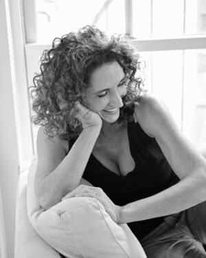 Melina Kanakaredes Instagram - Thank you @steve_vacc for your insane talent and for sending me all these beautiful images — at the perfect moment! ♥️🙏🏻 You captured my joy and my greatest loves (my girls)♥️🥰🙏🏻with such incredible energy and depth! (I wish I could share them all!) I will treasure these images forever! Gotta say— the last one is my absolute fave!! 🙌🏻🥰 And thank you @olaizolamakeup for the insanely gorgeous makeup / no makeup look!! ♥️♥️