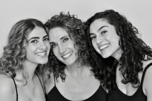 Melina Kanakaredes Instagram - Thank you @steve_vacc for your insane talent and for sending me all these beautiful images — at the perfect moment! ♥️🙏🏻 You captured my joy and my greatest loves (my girls)♥️🥰🙏🏻with such incredible energy and depth! (I wish I could share them all!) I will treasure these images forever! Gotta say— the last one is my absolute fave!! 🙌🏻🥰 And thank you @olaizolamakeup for the insanely gorgeous makeup / no makeup look!! ♥️♥️