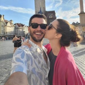 Melis Birkan Instagram - Benim kıymetlim, her anının sana mutluluk ve umut verdiği çok güzel bir yaş olsun...
İyi ki doğmuş, iyi ki benim sevgilim ve kocam olmuşsun... O güzel ve heyecanlı kalbinden geçen her dileğinin gerçek olduğu çok güzel bir yaşın olsun bitanem... Seninle ilgili daha güzel şeyler yazamıyorum sonra nazar değiyor 🧿 
Çok güzel bir adamsın ve çok seviliyorsun, yeni yaşında da hep böyle bol bol öpülesin tarafımdan 🧡