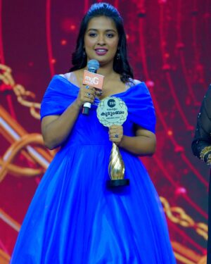 Mersheena Neenu Instagram - BEST HEROINE”✨
 Received my first award ❤️🧿

I don’t know how to express how Thankful i am to team @zeekeralam for considering me as “ best heroine “ and supporting me through all my up and downs . I am always greatful to @zeekeralam for having confidence in me ❤️✨

Hugs to kudumbasree sharada team for all the love and support yu shower on me❤️

and Thanks to each and everyone for all the love and support . Without you people nothing would have been possible…❤️ 

Thank-you so much my close ones for holding me strong and trusting me in this journey..thank you for bringing me up when I thought of giving up..this is for you all ❤️

Thank you god for giving me everything that dreamt 😇🧿❤️

Neenu🧿❤️

#zeekeralamkudumbamawards2024 #zkkawards2024
at #zeekeralamkudumbamawards2024 #zkkawards2024

Costume courtesy: @zaista_designer_studio