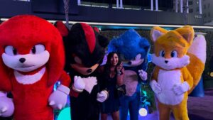 Mica Burton Instagram - I have no festive photos to post for Christmas Eve so… Merry Sonic???? I mean there’s that Christmas song that says “five golden rings”… so it works… get it. Golden rings. Like Sonic. 

…ANYWAY HAPPY HOLIDAYS 🎄🎄🎄