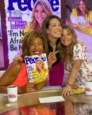 Michelle Collins Instagram - There are very few people that I’ve met in this business who radiate the sheer authenticity, humor, intelligence, empathy and class as our beloved @hodakotb. And what’s amazing to me - as we’ve seen across the board - is that it’s unanimous. She has touched so many lives, lifted so many people, given so so much of herself to us over the course of her storied career. To say she’s an inspiration is an understatement. Hoda is the gold standard.

Hoda, a big thanks to you, @jennabhager and the entire @hodaandjenna crew for always being so warm and welcoming anytime I’ve had the pleasure of joining you guys. I am SO excited for your next chapter and thank you from the bottom of our hearts for bringing sunshine to every morning for so many years. (It’s been an emotionally draining week but I still saved some tears for this caption.) Thank you for EVERYTHING! WE LOVE YOU!! And a big congrats to Jenna for everything that lays ahead! 🥰💖