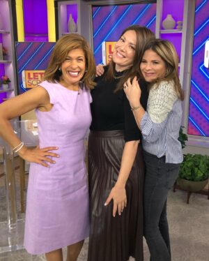 Michelle Collins Instagram - There are very few people that I’ve met in this business who radiate the sheer authenticity, humor, intelligence, empathy and class as our beloved @hodakotb. And what’s amazing to me - as we’ve seen across the board - is that it’s unanimous. She has touched so many lives, lifted so many people, given so so much of herself to us over the course of her storied career. To say she’s an inspiration is an understatement. Hoda is the gold standard.

Hoda, a big thanks to you, @jennabhager and the entire @hodaandjenna crew for always being so warm and welcoming anytime I’ve had the pleasure of joining you guys. I am SO excited for your next chapter and thank you from the bottom of our hearts for bringing sunshine to every morning for so many years. (It’s been an emotionally draining week but I still saved some tears for this caption.) Thank you for EVERYTHING! WE LOVE YOU!! And a big congrats to Jenna for everything that lays ahead! 🥰💖