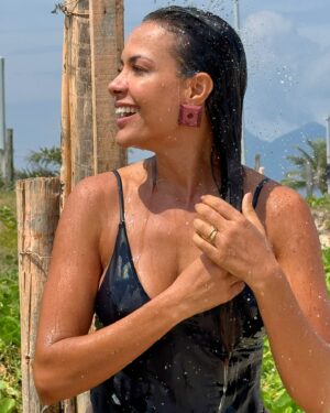 Michelle Martins Instagram - Aberta a temporada verão ☀️🏝️ 
#cariocando